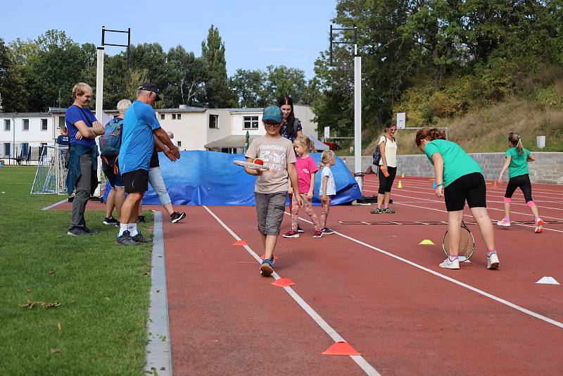 Malí sportovci si vyzkoušeli zrekonstruovaný areál Na Kutilce v Českém Brodě.