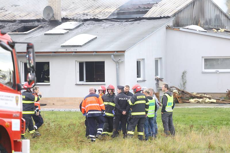 Požár na letišti u obce Doubravčice na Kolínsku