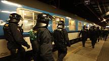 Policie hlídala bezpečnost cestujících na kolínském nádraží