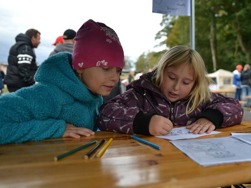 Radimští chytali ryby a pochutnávali si na dobrotách z bůčku