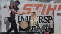 Nedělní odpoledne ve Viticích zpestřil Timbersports.