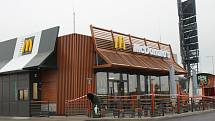 McDonald’s u Kolína je těsně před otevřením. Úterý 28. listopadu 2023