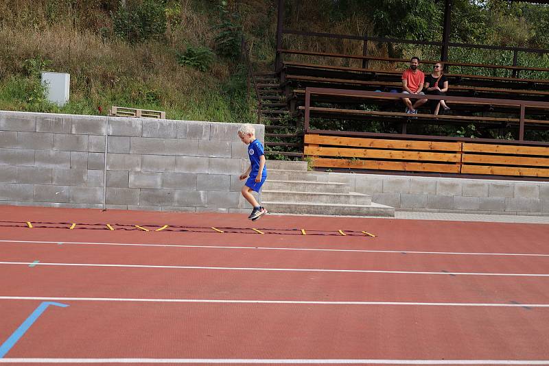 Malí sportovci si vyzkoušeli zrekonstruovaný areál Na Kutilce v Českém Brodě.