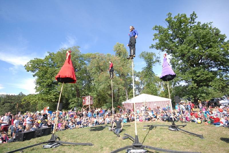 Festival Kefír se přesunul k zámku Kačina