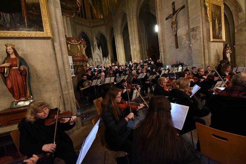 Česká mši vánoční autora Jakuba Jana Ryby v podání Kolínské filharmonie.