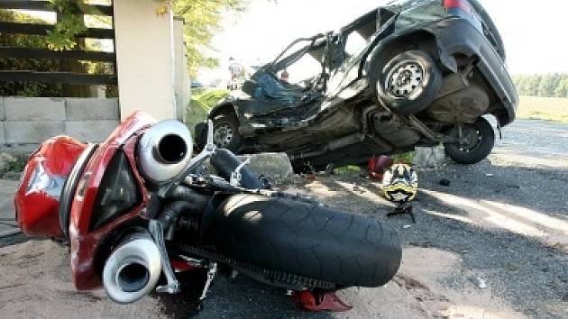 Při nehodě u Olešky zemřel motocyklista.