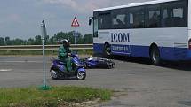 Motocyklista se u Plaňan střetl s autobusem. 30. června 2009