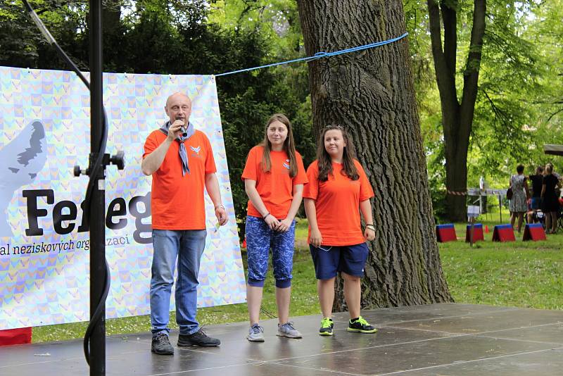 V sobotu se u pivovarského rybníka v Českém Brodě konal festival neziskových organizací.