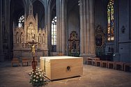 Nový oltář v chrámu sv. Bartoloměje v Kolíně.
