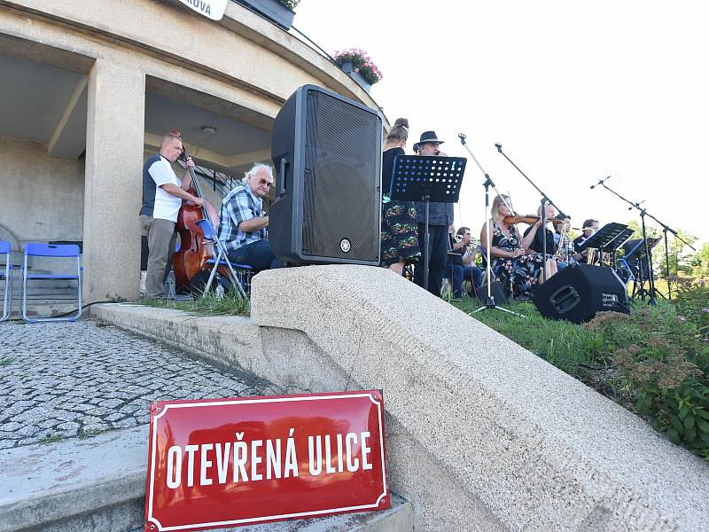 Otevřená ulice u bývalé vodárny v Kolíně.