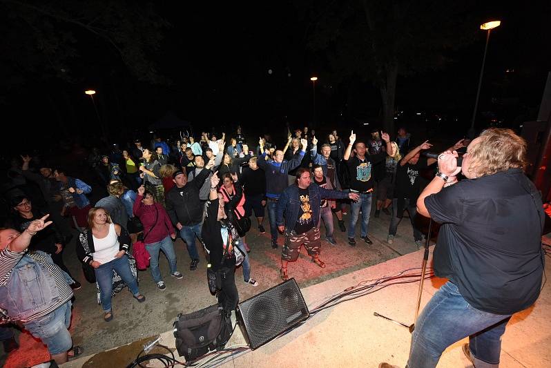 Na festivalu Rockový Týnec zahrála pětice legendárních kapel, došlo i na moravského hosta.