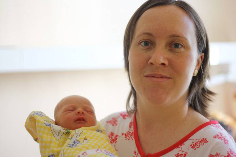 Maminka Lucie a tatínek Marian se radují z prvního potomka. Aneta Černá se narodila 24. dubna 2012 s výškou 50 centimetrů a váhou 2700 gramů. Rodina je z Uhlířských Janovic.