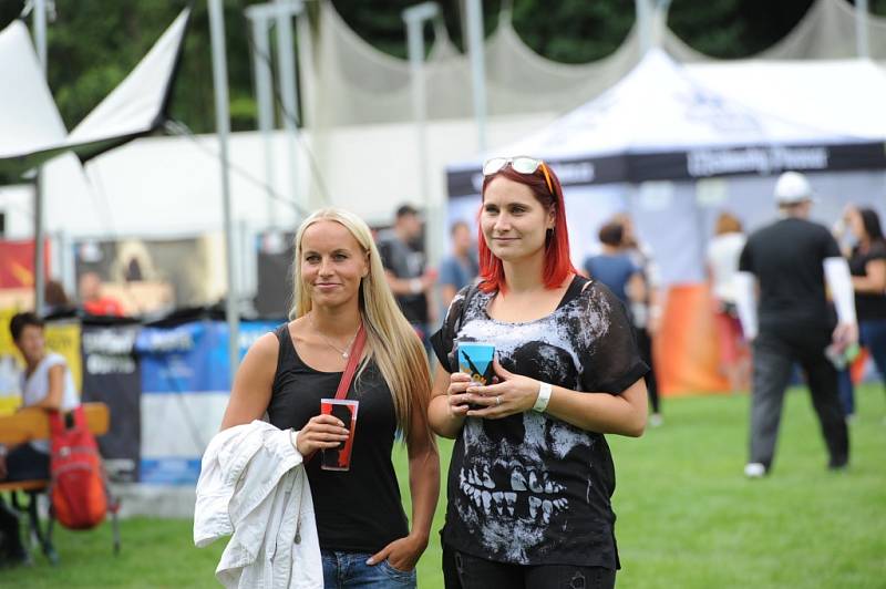 Na slavná léta festivalu Rock for People zavzpomínali v sobotu v areálu českobrodského stadionu Na Kutilce, kam se alespoň na jeden den opět vrátilo festivalové dění.