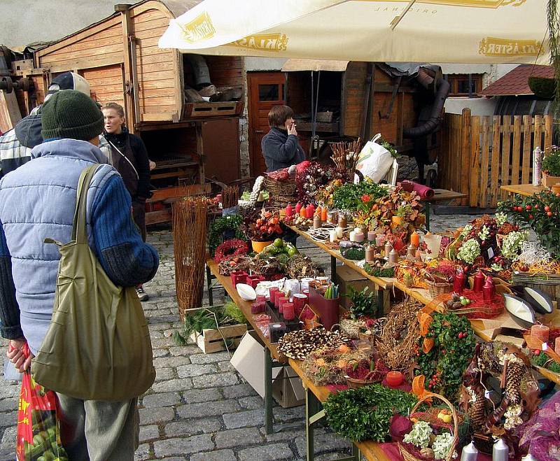 Nádvoří patřilo farmářskému trhu