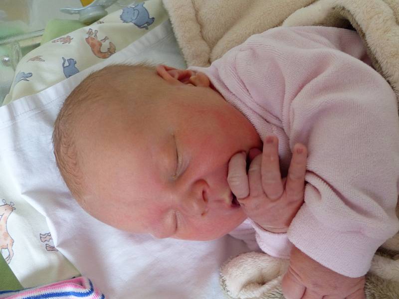 Adéla Dotlačilová se narodila 12. října 2021 v kolínské porodnici, vážila 4530 g a měřila 52 cm. V Čestíně ji přivítal bráška Lexík (6) a rodiče Marie a Michal.