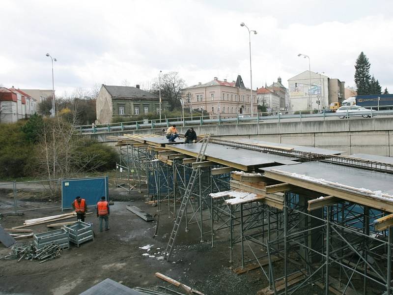 Práce na výstavbě Obchodního centra Kolín postupují velmi rychle. 