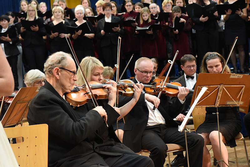 Podzimní koncert Kolínské filharmonie ve velkém sále Městského společenského domu v Kolíně.