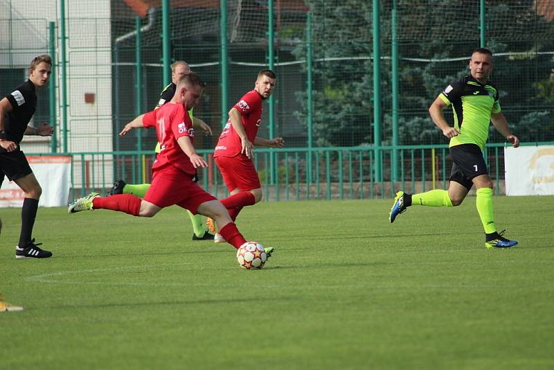 Z fotbalového utkání krajského přeboru Velim - Klíčany