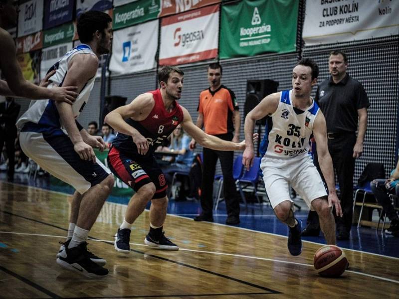 Z utkání BC Kolín - Brno (75:80).