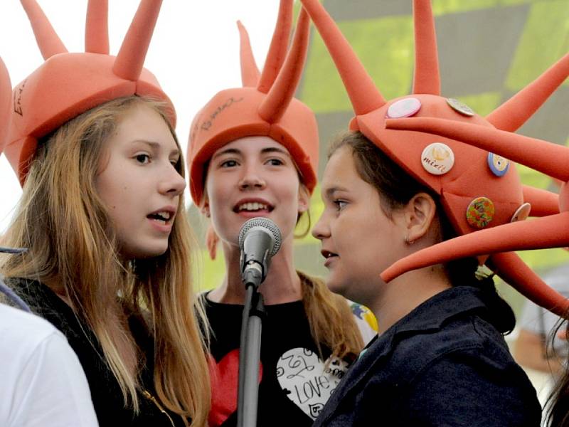 Festival Kefír se přesunul k zámku Kačina