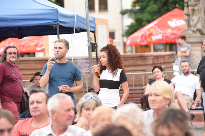 Vladimír Mišík bavil na náměstí stovky lidí všech generací.