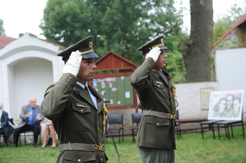 Pietní akt v Lošanech pozdravil telefonem z Ameriky Josef Mašín