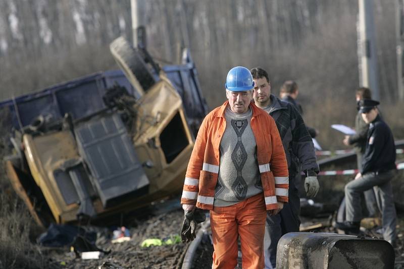 Tragická sobotní srážka rychlíku s náklaďákem u Sandberku