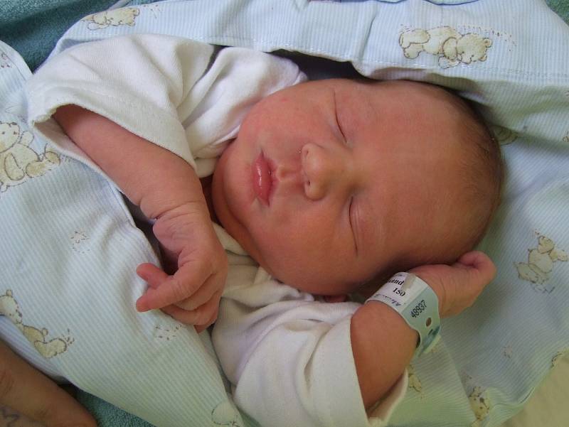 Alexandr Mogyoródi se narodil 12. února 2018. Po narození měřil 48 cm a vážil 3180 gramů. S maminkou Alexandrou, tatínkem Jaroslavem a sestřičkami Barborou (5) a Carmen Laurou (3) bude bydlet v Kolíně.