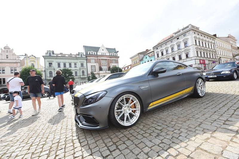 Majitelé vozů značky Mercedes-Benz se sešli po třiatřicáté a auty zaplnili kolínské Karlovo náměstí.