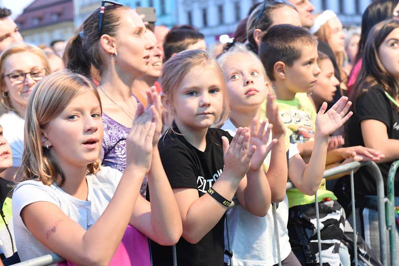 Kolínské kulturní léto: z koncertu zpěváka Marka Ztraceného na Karlově náměstí.