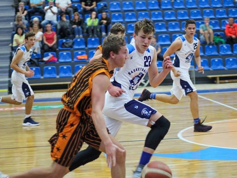 Basketbaloví junioři Kolína postoupili do finálové skupiny.