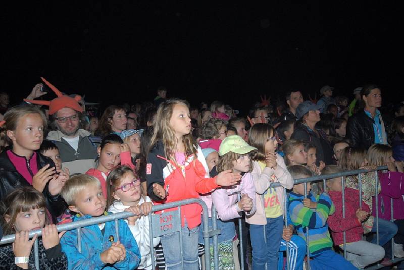 Festival Kefír se přesunul k zámku Kačina