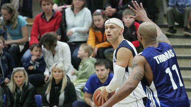 Z utkání BC Kolín - Poděbrady (109:71).