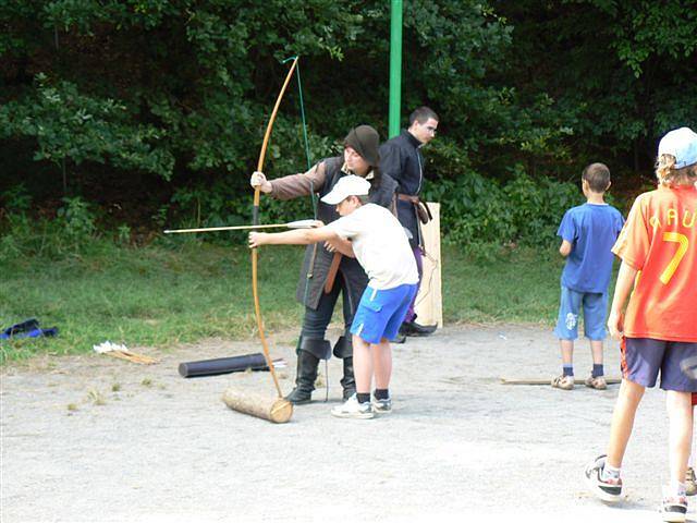 Děti si mohly vyzkoušet i střelbu z luku