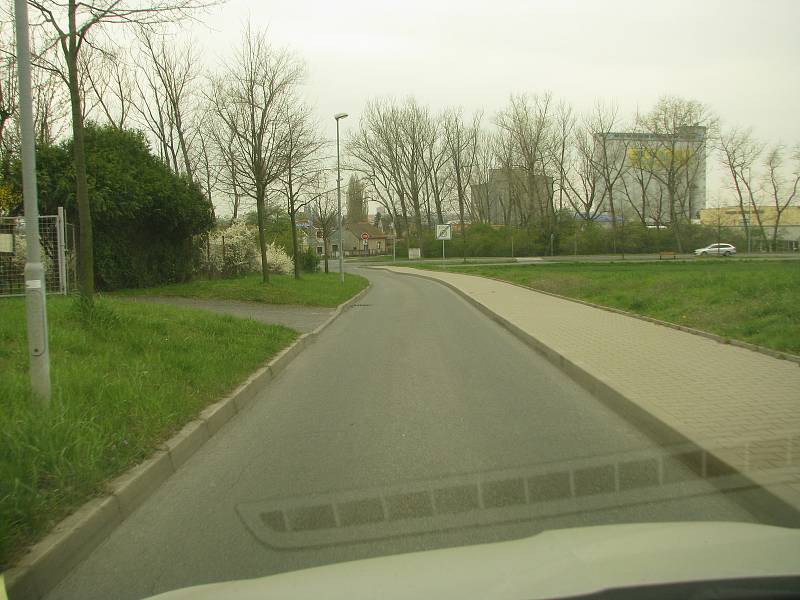 Příjezd k lokalitě Na Vinici v Kolíně.