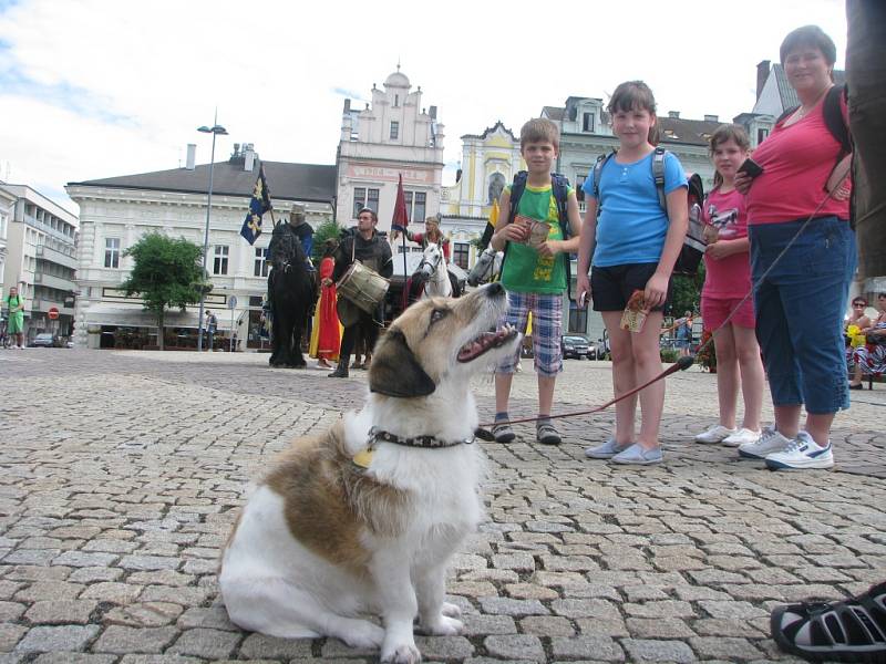 Místostarosta přivítal rytíře z Trakenu na náměstí