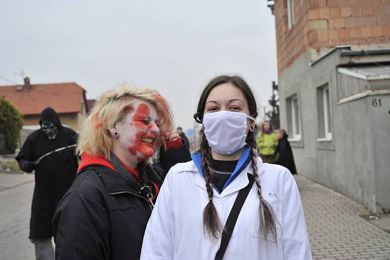 Tradiční průvod masek okořeněný zábavným programem prošel i touto obcí.