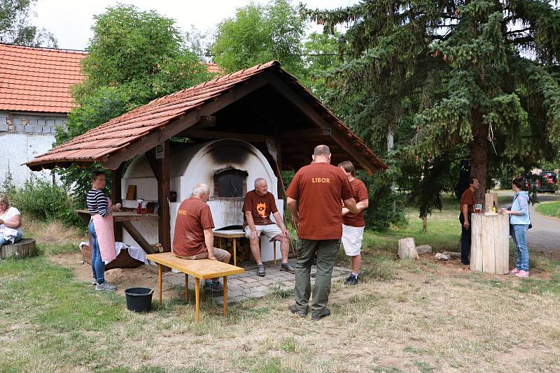 Ve Štolmíři pekli chleba.