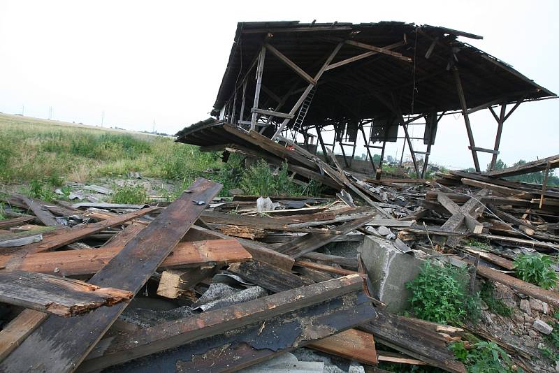 Domněnka, že pod sutinami zřícené střechy zůstaly děti, se naštěstí nepotvrdila