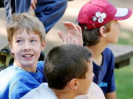 Mladí basketbalisté z Kolína na letním táboře v Běstvině.