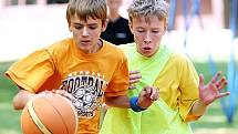 Mladí basketbalisté z Kolína na letním táboře v Běstvině.