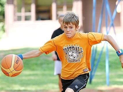 Mladí basketbalisté z Kolína na letním táboře v Běstvině.