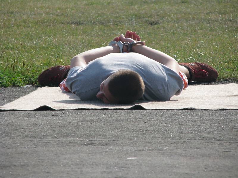 Kolínské letiště okupovali teroristé s antraxem, naštěstí šlo jen o cvičení