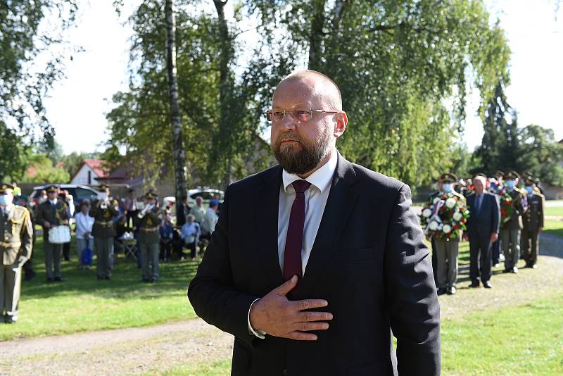 Z pietního aktu na počest kolínského rodáka, štábního kapitána Václava Morávka v Lošanech.