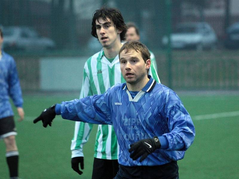 Z utkání Kouřim - Teplýšovice (4:5) na zimním fotbalovém turnaji v Kostelci n. Č. l.