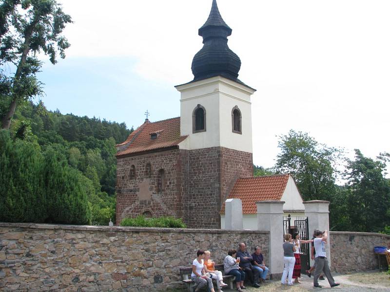 Žehnání novému zvonu a jeho osazování do kostela sv. Jakuba ve Stříbrné Skalici - Rovné