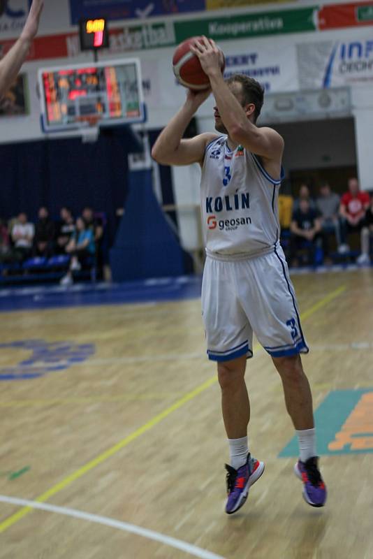 Z basketbalového utkání Kooperativa NBL Kolín - USK Praha (86:87)