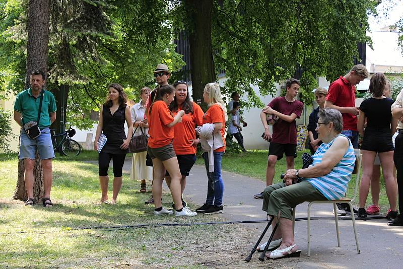 V sobotu se u pivovarského rybníka v Českém Brodě konal festival neziskových organizací.