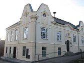Opravená budova radnice ve Škvorci