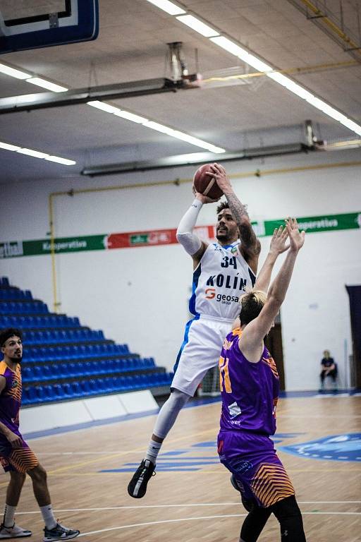 Z dohrávky 7. kola NBL BC Kolín - Ústí nad Labem (86:90).